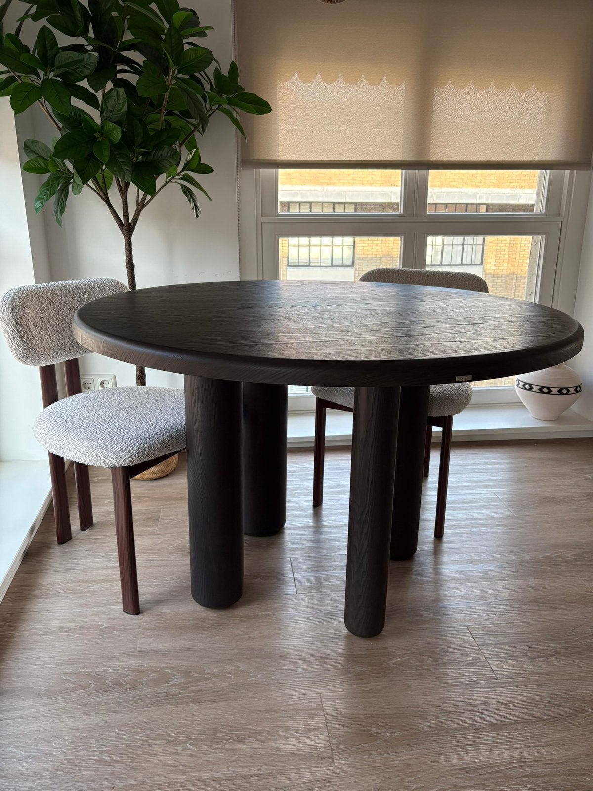 Kave Home eettafel + 2 stoelen, Ophalen, Zo goed als nieuw, Rond, 100 tot 150 cm