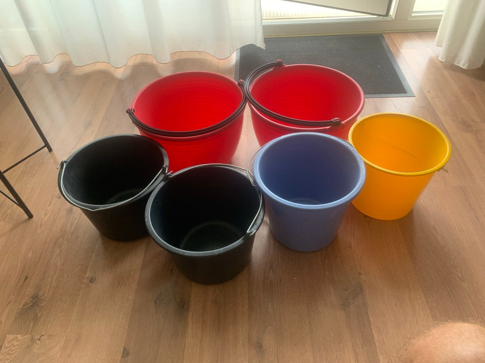 6 diverse emmers: rood (20L), zwart (12L), blauw/geel (10L), Ophalen, Gebruikt, Kunststof, Met handgreep