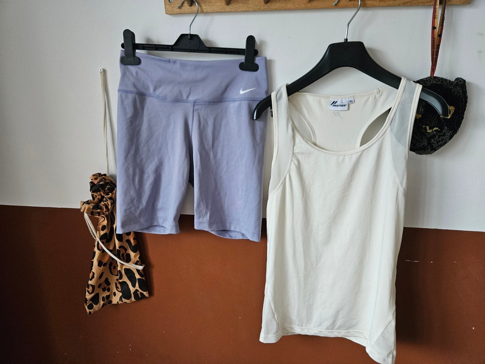 Nike Dri-Fit hardloop/yoga set top en short maat S, Wit, Nike, Ophalen of Verzenden, Zo goed als nieuw