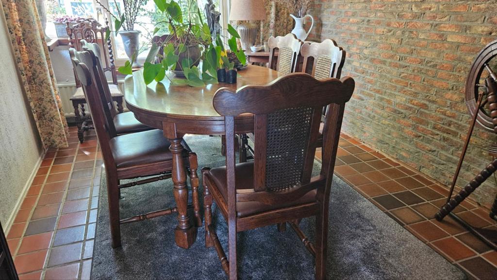 Eettafel met 6 stoelen, Ophalen