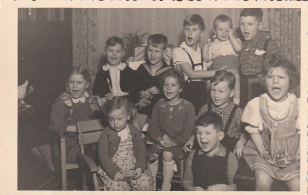 fotokaart   -  groep kinderen, Verzenden, Voor 1940, Zo goed als nieuw, Kind