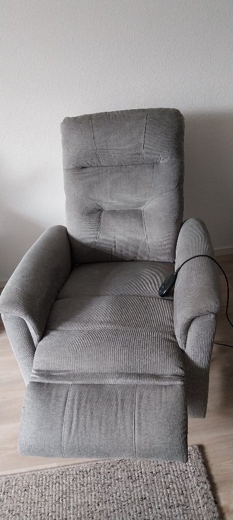 Twee sta-op relax fauteuils, Ophalen, 75 tot 100 cm, Zo goed als nieuw, Stof