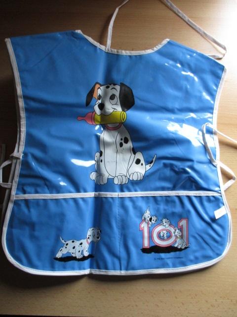 Disney 101 Dalmatiërs plastic kinder kliederschortje 34x41cm, Ophalen of Verzenden, Overige figuren, Gebruikt, Beeldje of Figuurtje