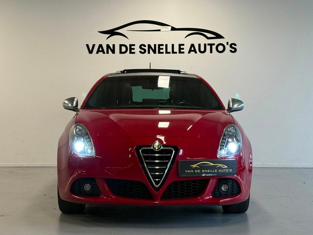 Alfa Romeo Giulietta 1.4 T Distinctive PANO/XENON/PDC/NAVI, Auto's, Alfa Romeo, Voorwielaandrijving, Euro 5, 4 cilinders, Bedrijf