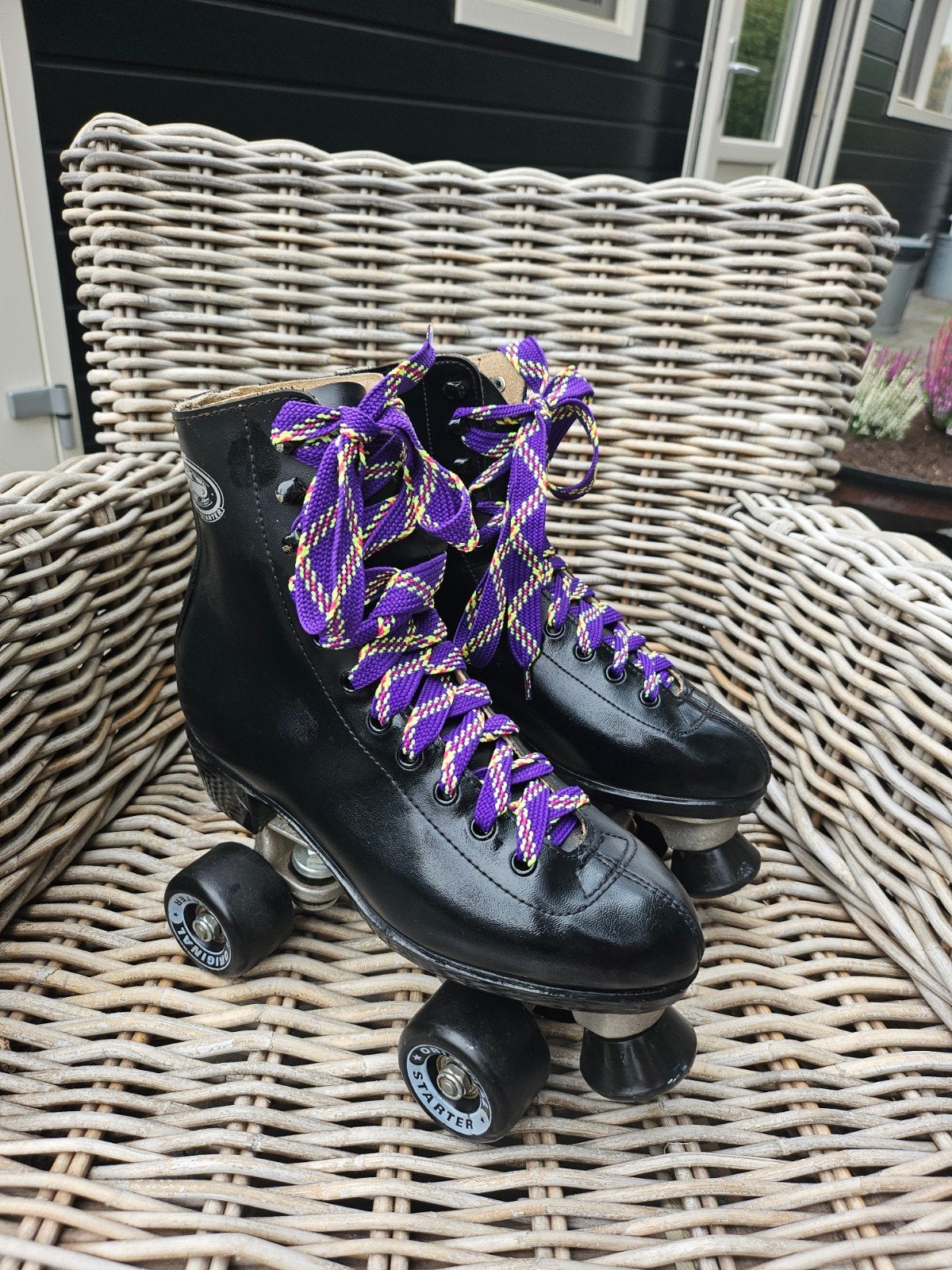 Zwarte RSI rolschaatsen maat 39 met paarse veters, Ophalen of Verzenden, Zo goed als nieuw