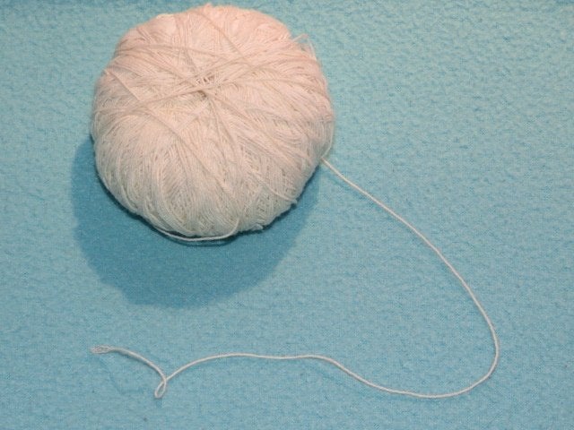 Nieuw bolletje dun haakkatoen ecru 32 gram voor naald 1, Ophalen of Verzenden, Nieuw, Breien of Haken, Wol of Garen