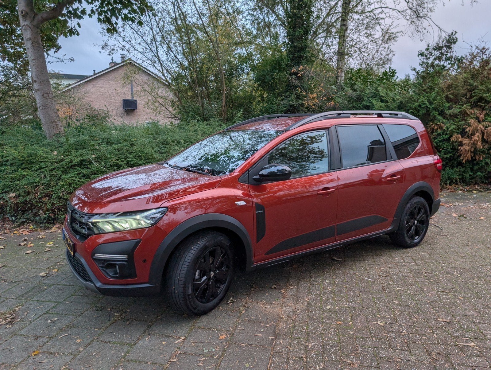 Dacia Jogger Extreme ECO-G | 2022 | Benzine + LPG | 5 pers, Auto's, Stof, Zwart, Bruin, Parkeerassistent