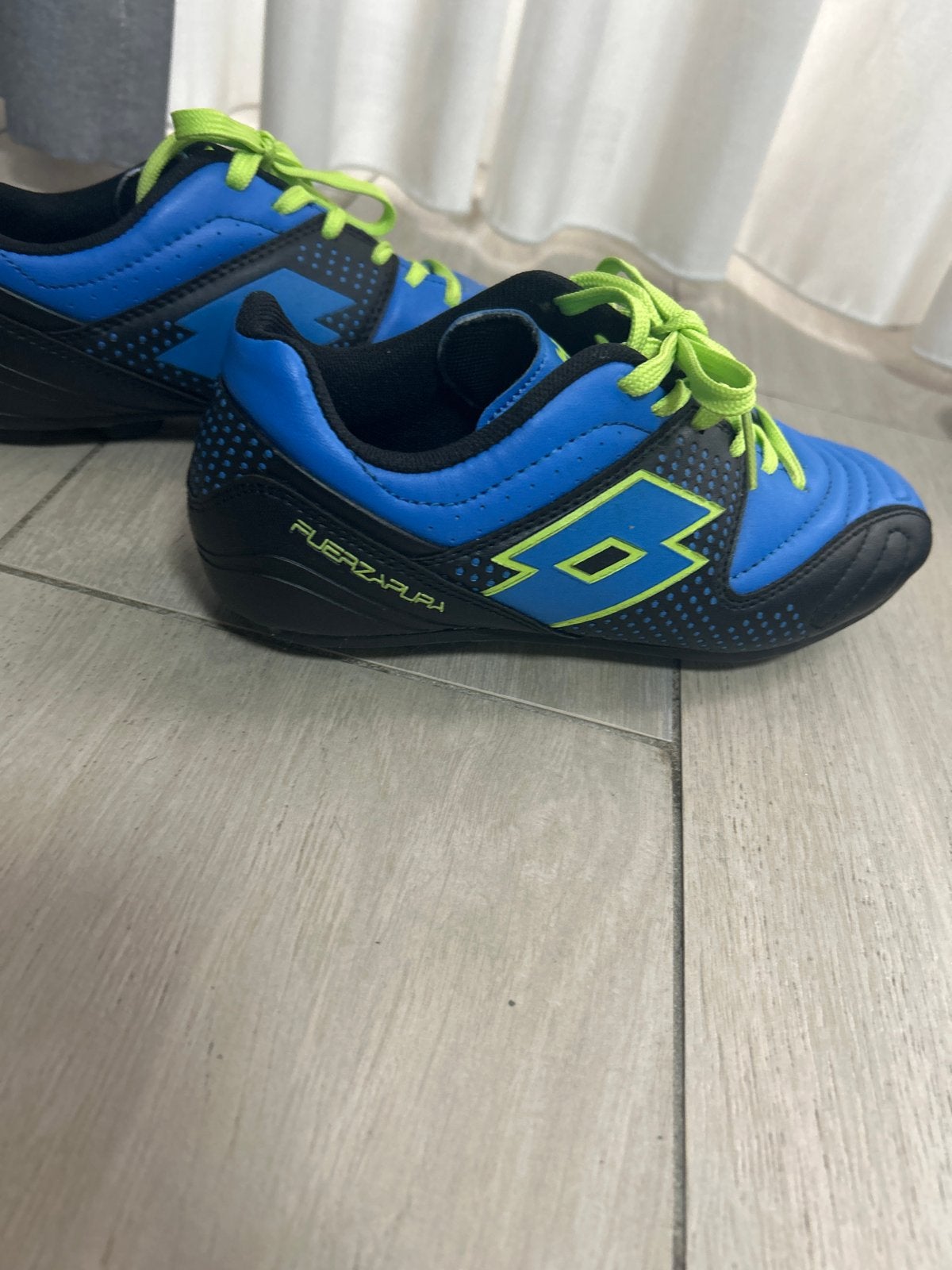 Nieuwe Lotto voetbalschoenen maat 35, Ophalen of Verzenden, Nieuw, Schoenen