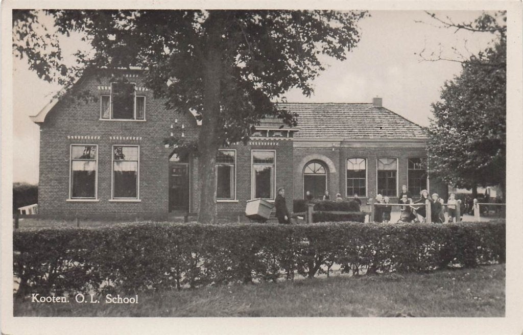 703-393-015 Kooten O L School, Verzamelen, Verzenden, Voor 1920, Friesland