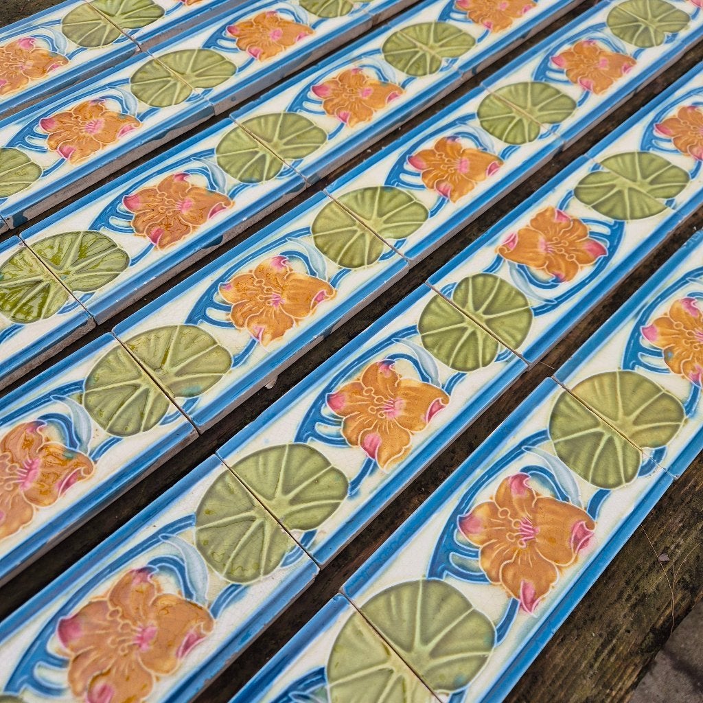 44 antieke randtegels 15x7,5 cm decor in relief, Antiek en Kunst, Antiek | Wandborden en Tegels, Ophalen