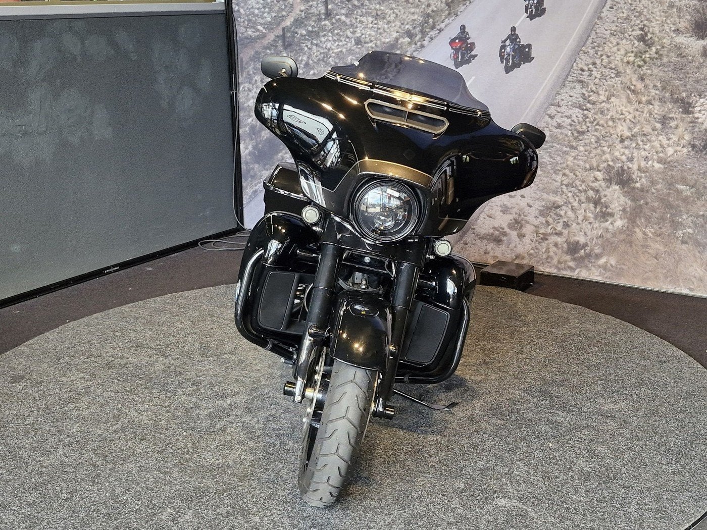 Harley-Davidson FLHXS STREET GLIDE SPECIAL (bj 2021), Motoren, Motoren | Harley-Davidson, Laan van Vredenoord 33
2289 DA  RIJSWIJK, NL