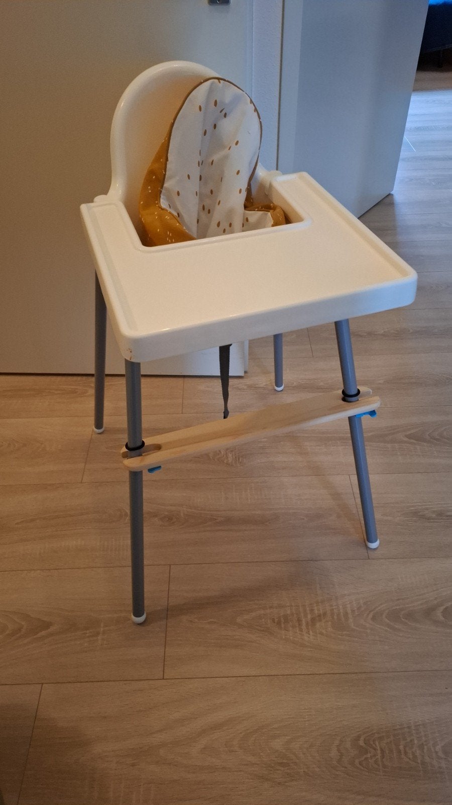 IKEA kinderstoel Antilop met kussen en voetensteun, Kinderen en Baby's, Ophalen, Zo goed als nieuw, Overige typen, Gordel(s)