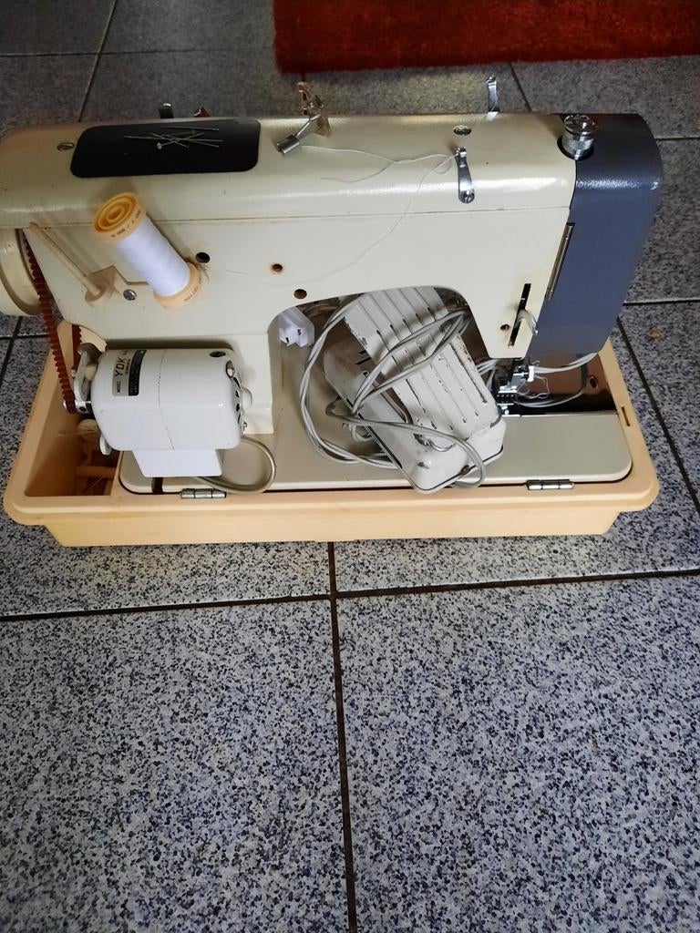Vintage Naaimachine met Koffer, Ophalen, Gebruikt, Naaimachine, Overige merken