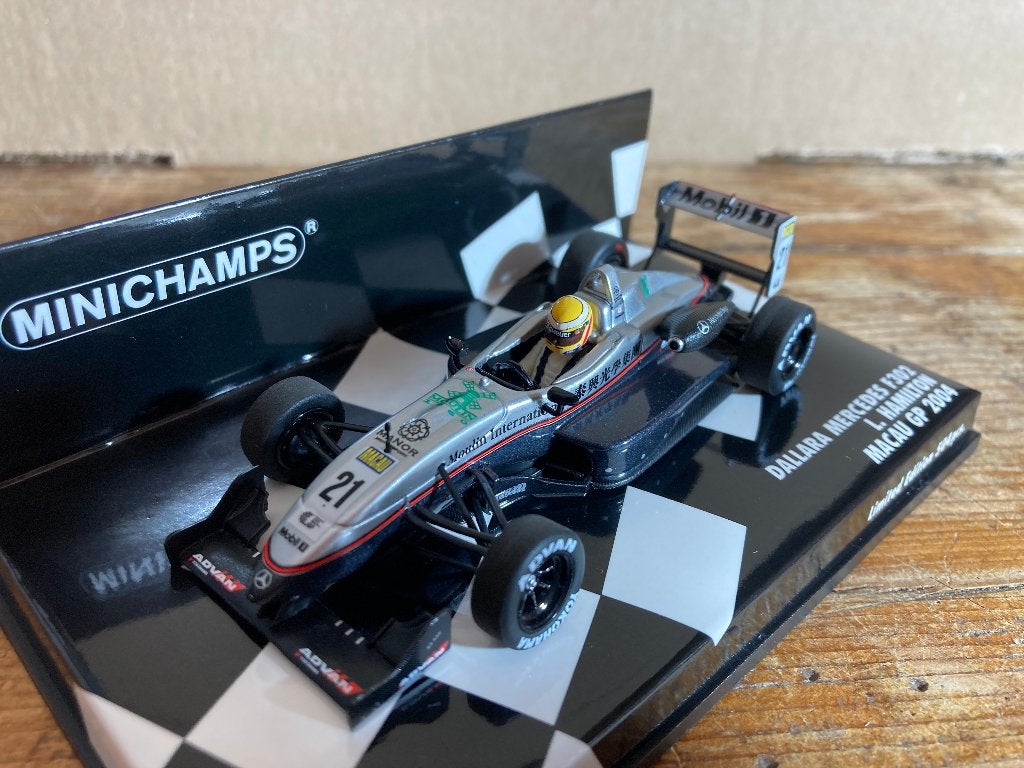 ✅ Lewis Hamilton 1:43 Macau 2004 F3 Mercedes F302, Ophalen of Verzenden, Nieuw, Formule 1