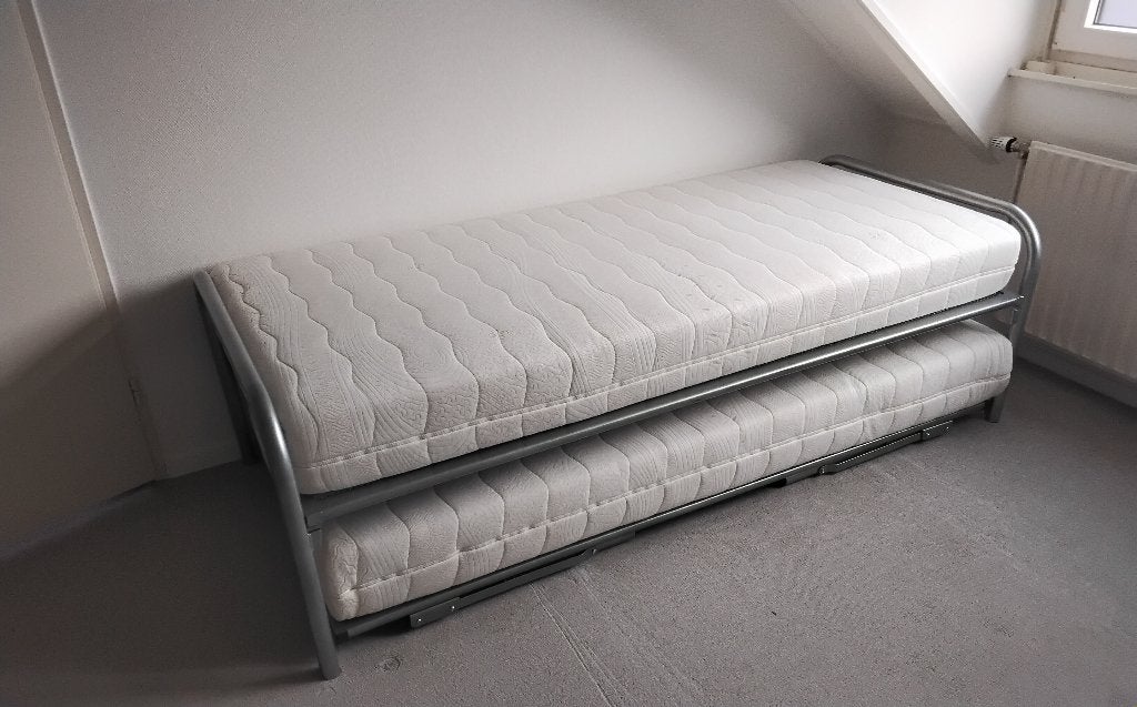 Logeerbed 1 tot 2 persoons, Ophalen, 90 cm, Tweepersoons, Zo goed als nieuw