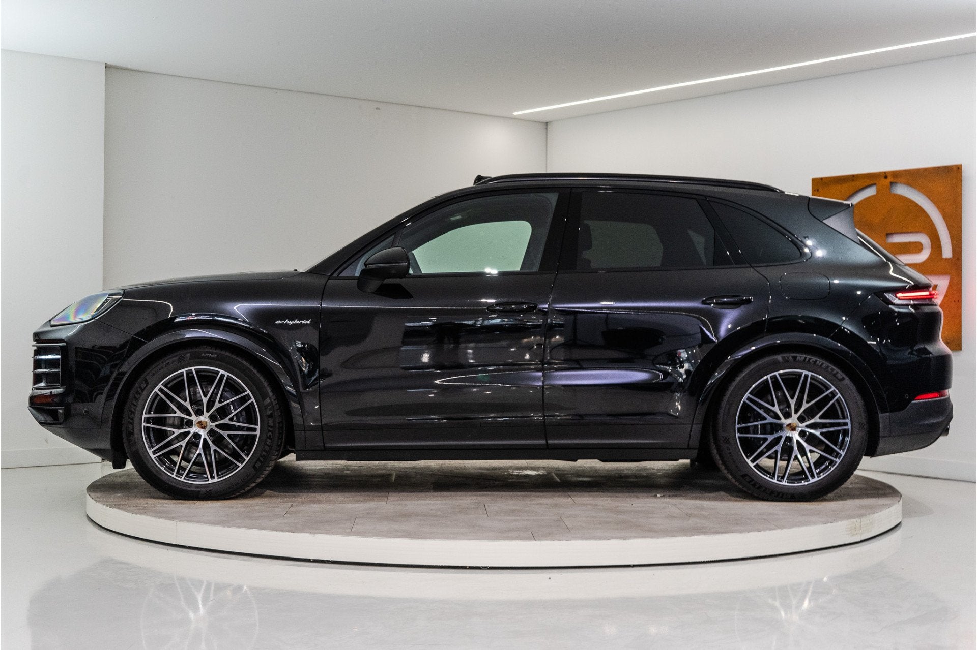 Porsche Cayenne 3.0 E-Hybrid 470PK | InnoDrive | Pano | Matr, Auto's, Automaat, Gebruikt, 2995 cc, Zwart