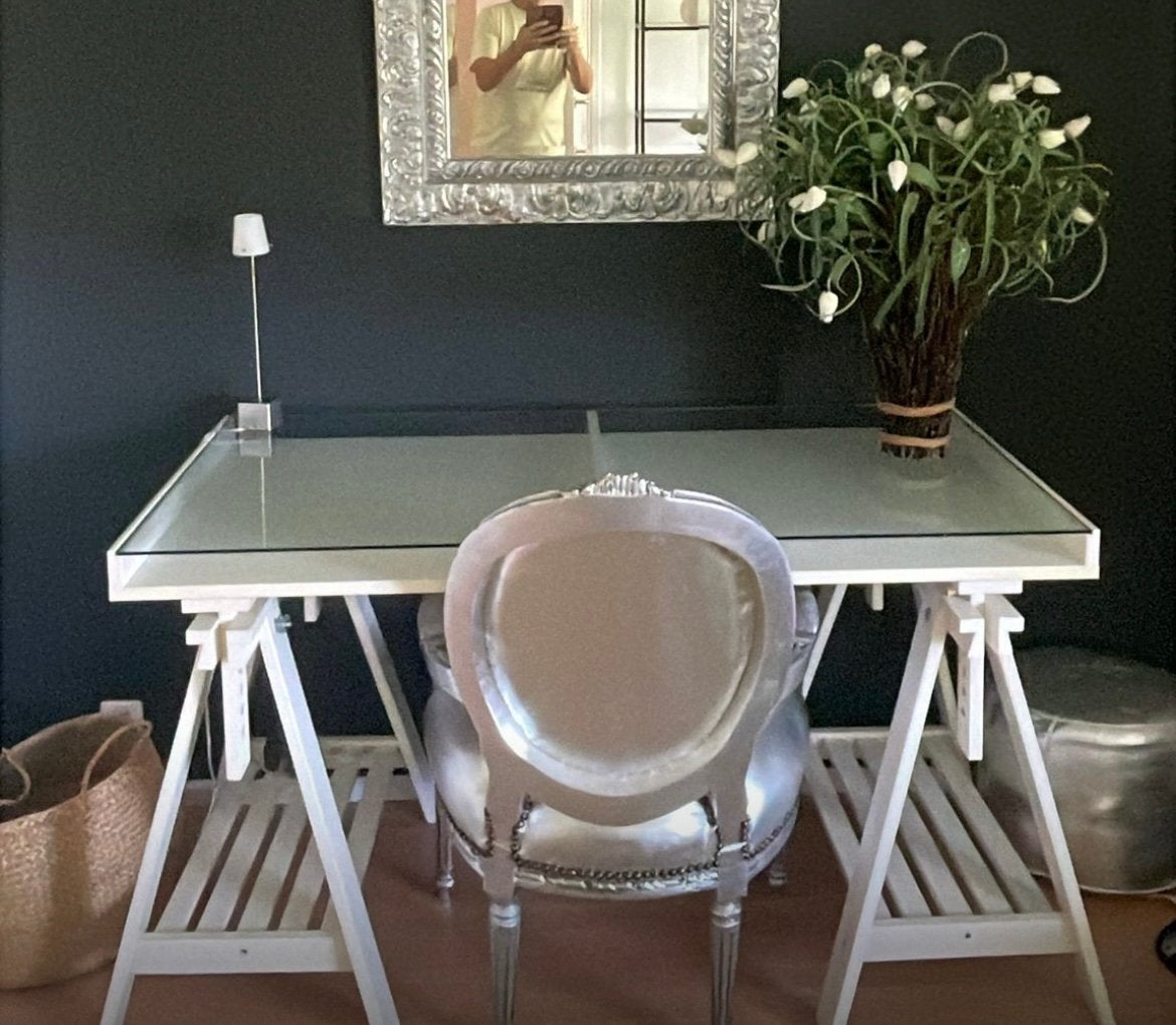 Ikea bureau met stoel, Ophalen, Zo goed als nieuw, Wit