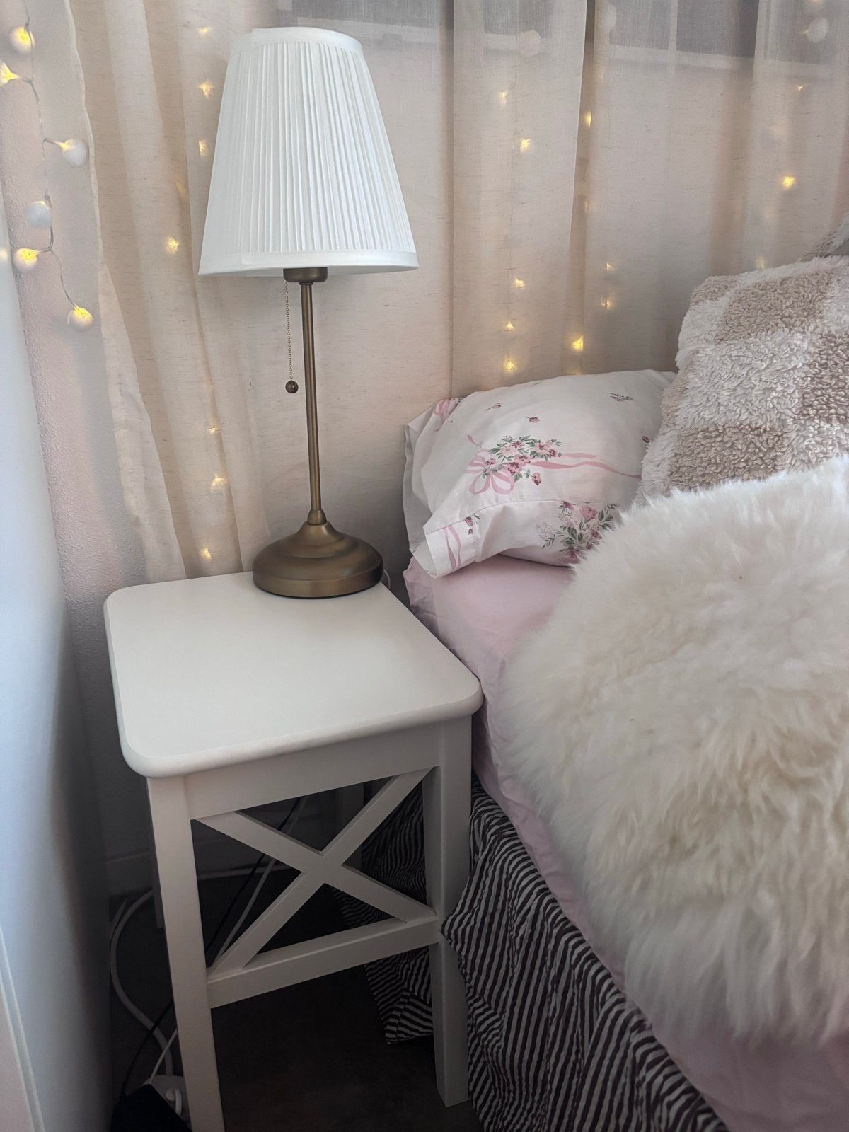 Ikea wooden white bedside table, Ophalen, Gebruikt, Minder dan 45 cm, 55 tot 70 cm