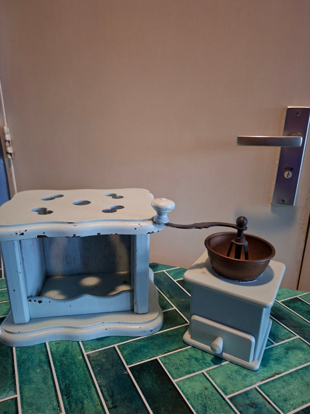Oude decoratieve stoof en koffiemolen, Antiek en Kunst, Ophalen