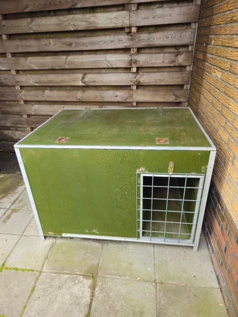 Geïsoleerd hondenhok., Dieren en Toebehoren, Ophalen, Zo goed als nieuw, 110 cm of meer