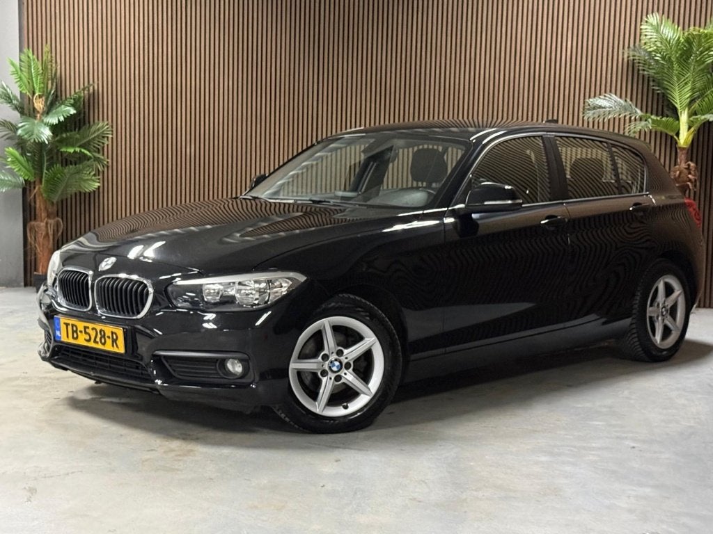 BMW 1-serie 116i Sport (bj 2015), Auto's, 1-Serie, Euro 6, Zwart, 3 cilinders
