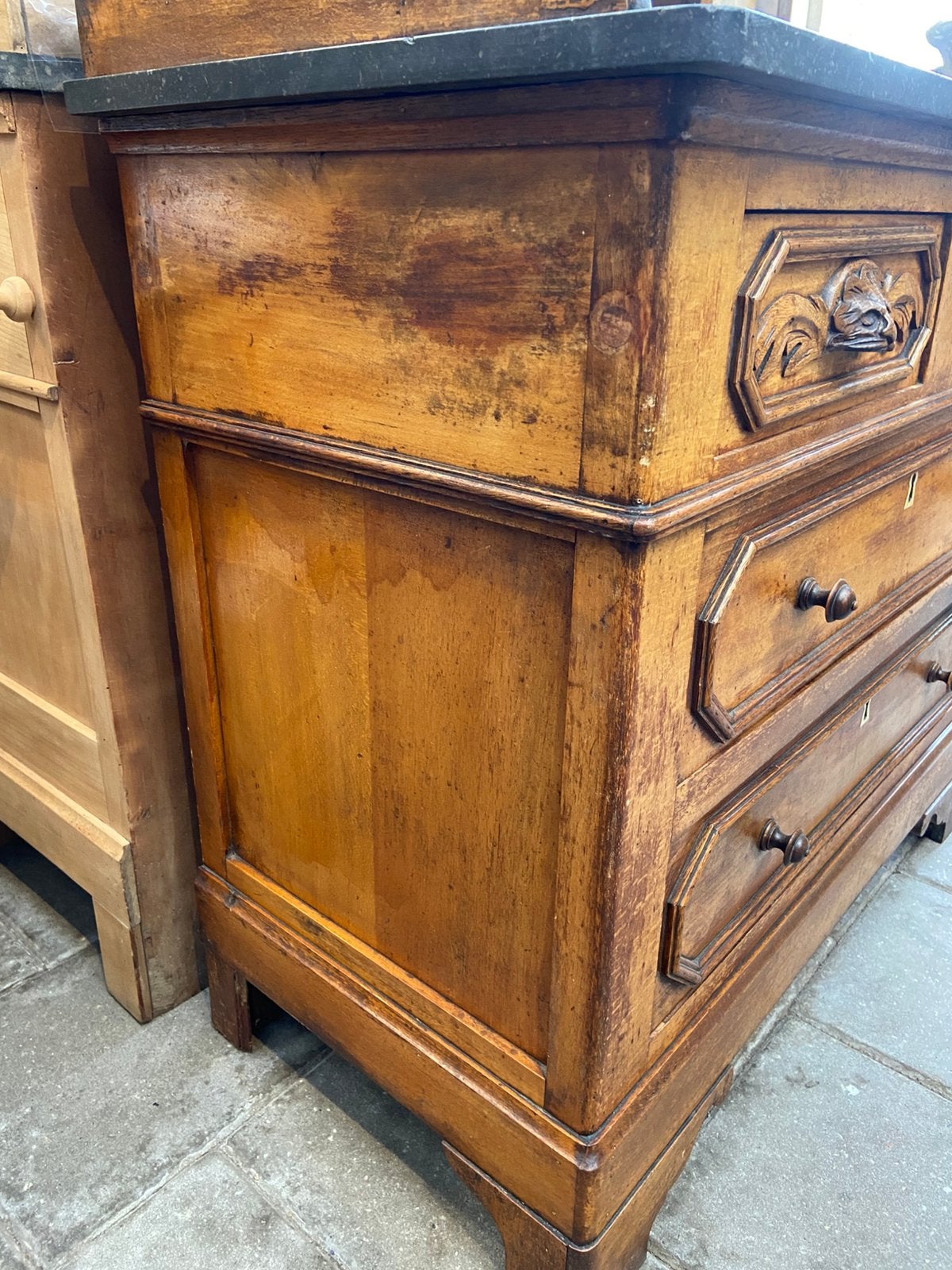 Stoere Franse ladekast commode met zwart marmer, Ophalen, Gebruikt, Eikenhout, 50 tot 100 cm