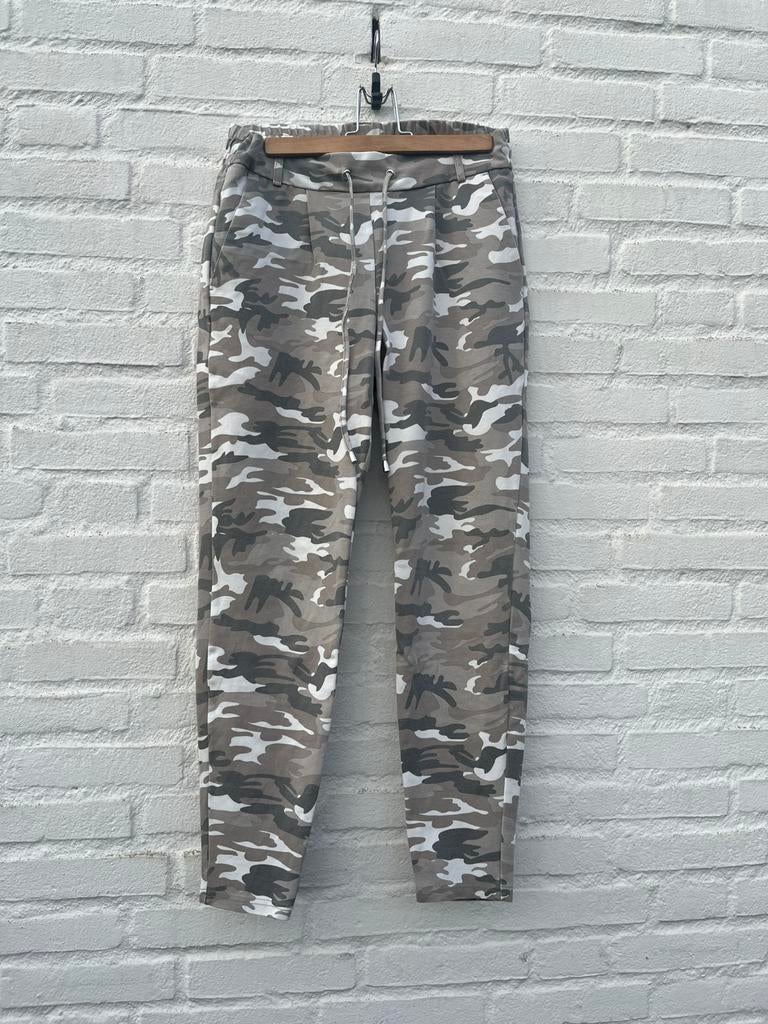 Amisu New Yorker camouflage broek jogging – maat 36, Kleding | Dames, Broeken en Pantalons, Ophalen of Verzenden
