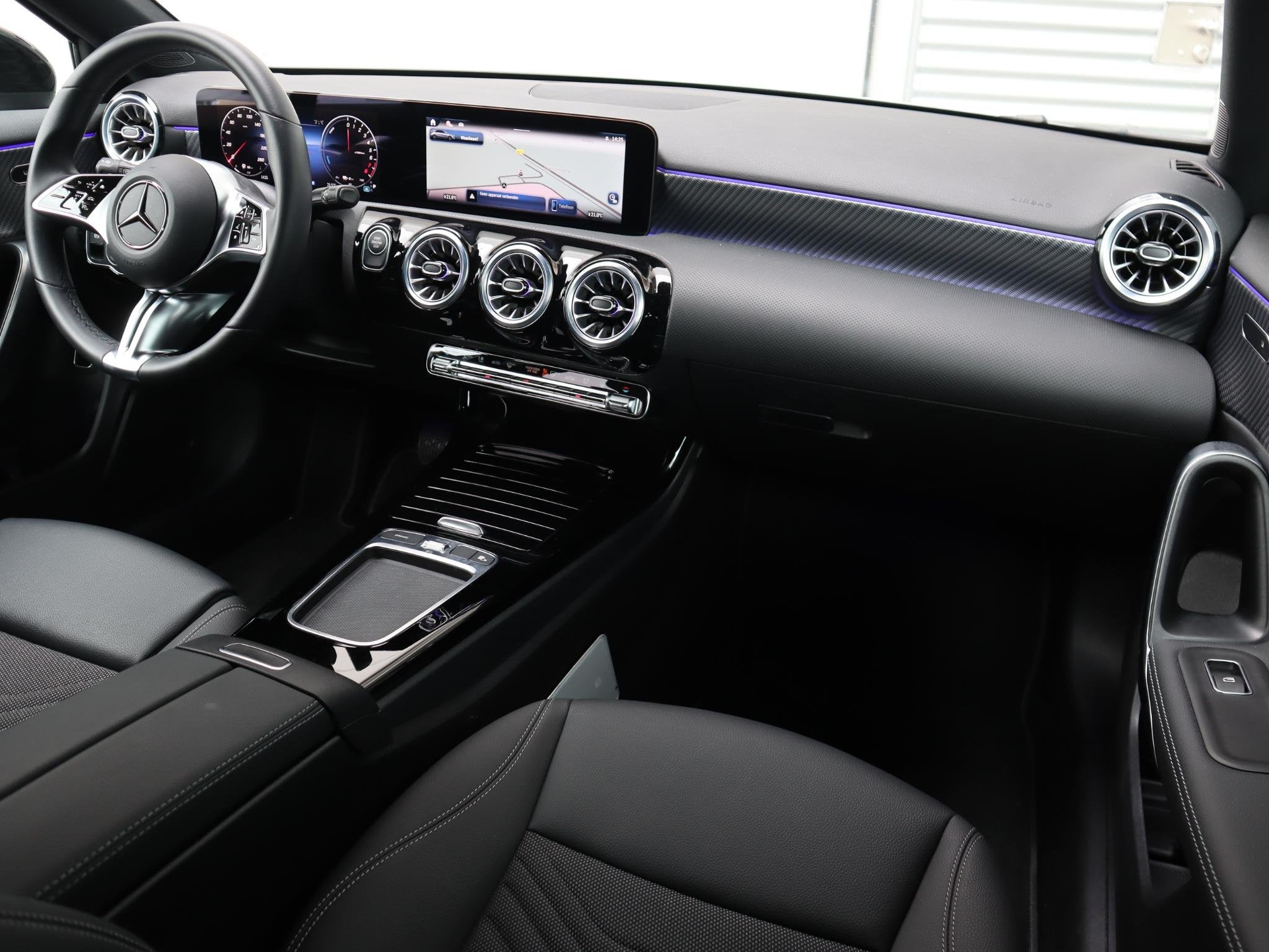 Mercedes-Benz A-klasse 250 e Business Line l Keyless l Achte, Auto's, Mercedes-Benz, Dealer onderhouden, Gebruikt, 16 kWh, Leder en Stof