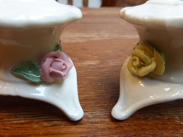 2 verfijnde porseleinen kandelaartjes, Capodimonte Italy, Ophalen of Verzenden, Keramiek of Aardewerk