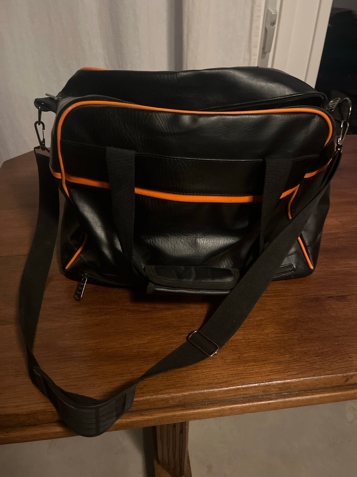 Zwarte reistas van stevig leer, 40 tot 60 cm, 20 tot 30 cm, Zwart, Ophalen of Verzenden
