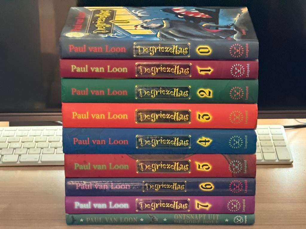 De Griezelbus 100% Complete Set Paul van Loon Alle 9 Boeken, Boeken, Ophalen of Verzenden, Zo goed als nieuw