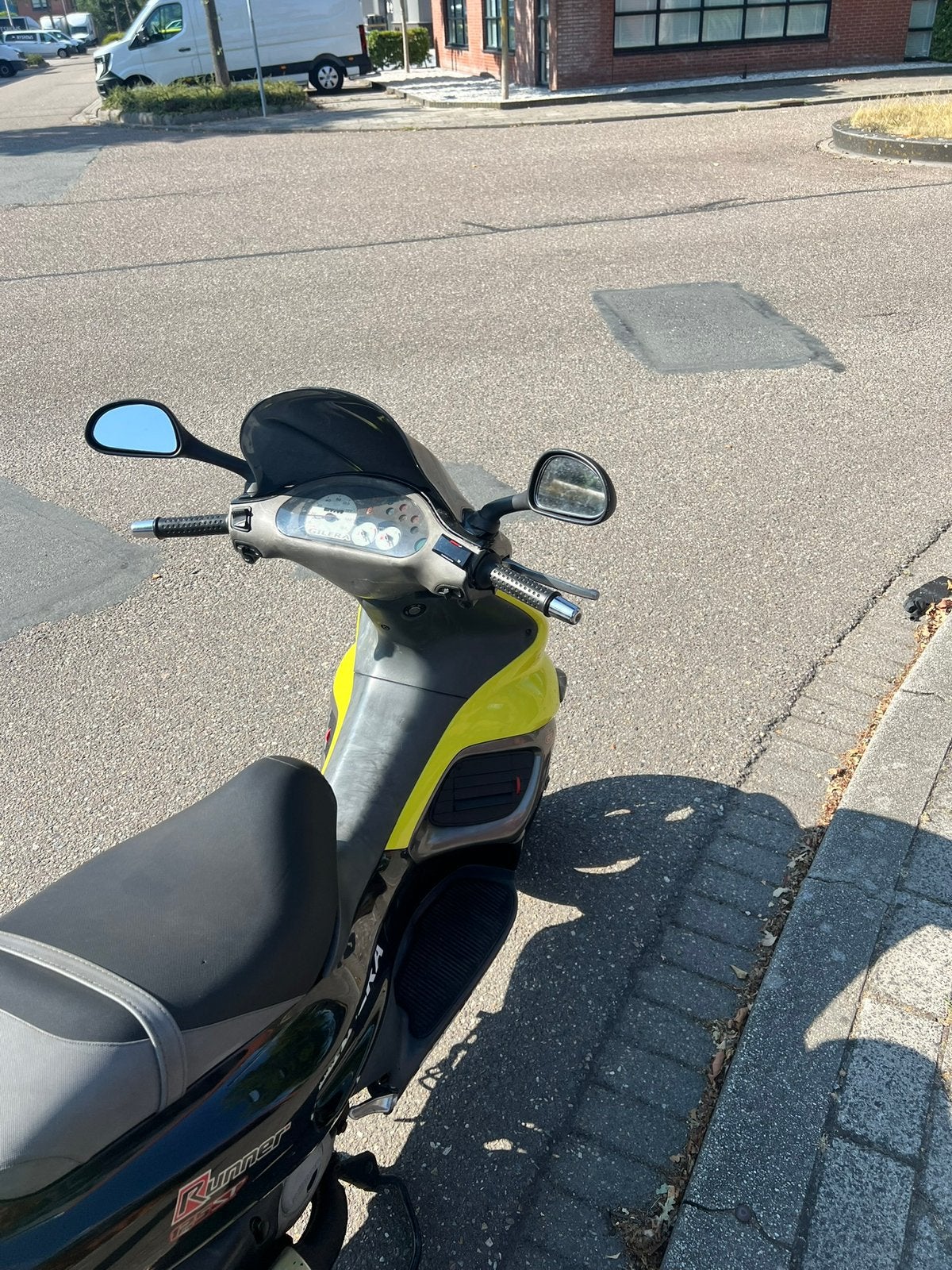 GILERA RUNNER MOTORSCOOTER, Ophalen, Zo goed als nieuw, Benzine