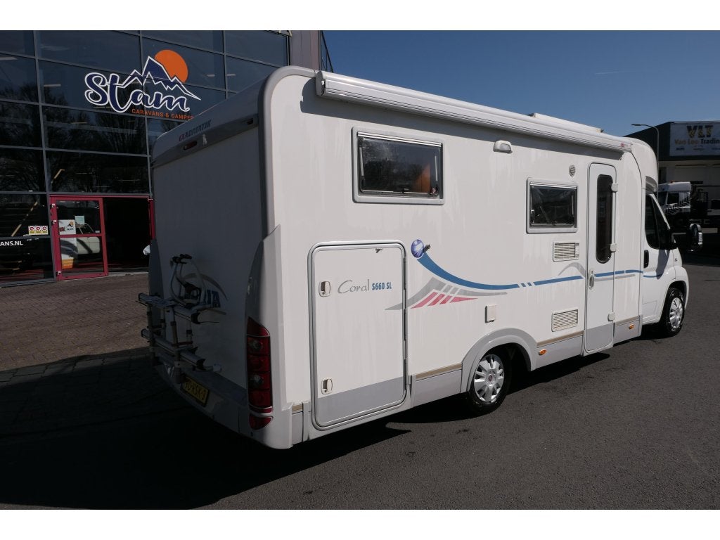 Adria Coral 660 SL enkele bedden, Caravans en Kamperen, Fiat, 6 tot 7 meter, Tot en met 3, 6 tot 7 meter