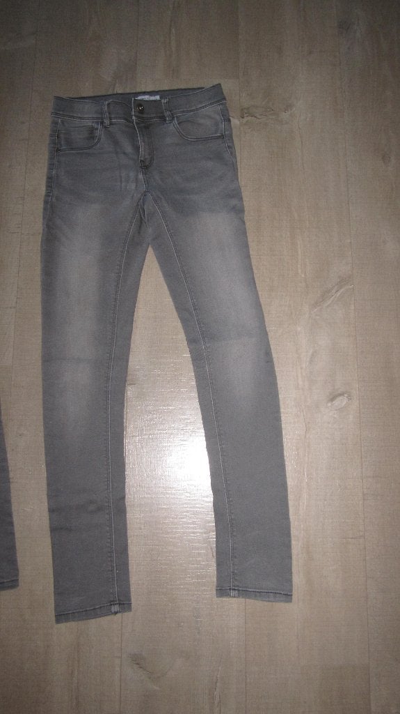 Name it grijze spijkerbroek maat 140 en maat 146., Kinderen en Baby's, Kinderkleding | Maat 140, Broek, Gebruikt, Name it, Ophalen of Verzenden