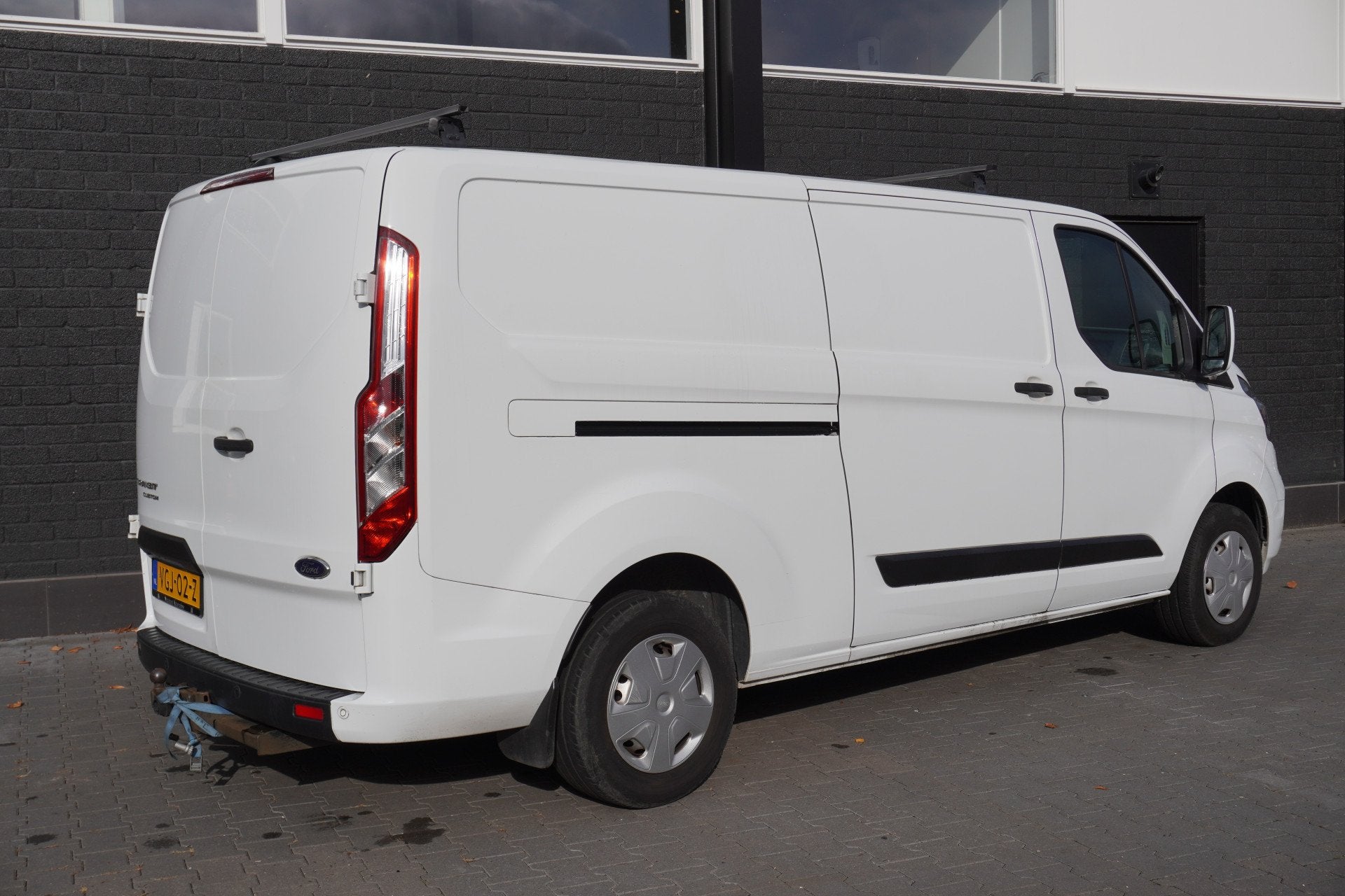 Ford Transit Custom 2.0 TDCI 130PK L2 EURO 6 - Airco - Navi, Auto's, Voorwielaandrijving, 4 cilinders, Navigatiesysteem, Wit