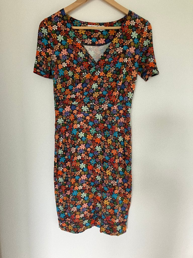 Bloemige luchtige zomerjurk merk IEZ! Maat XS fleurige jurk, IEZ!, Oranje, Ophalen of Verzenden, Zo goed als nieuw