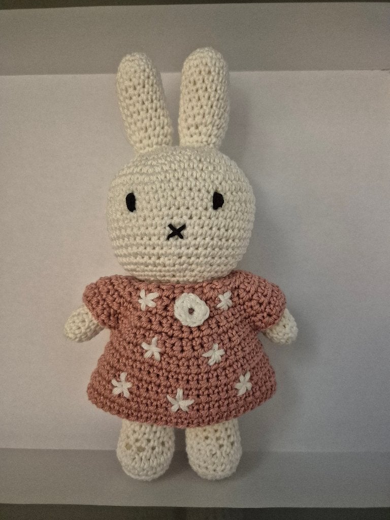 Gehaakt Nijntje met roze jurk, Kinderen en Baby's, Speelgoed | Knuffels en Pluche, Handgemaakt, Nijntje, Ophalen of Verzenden