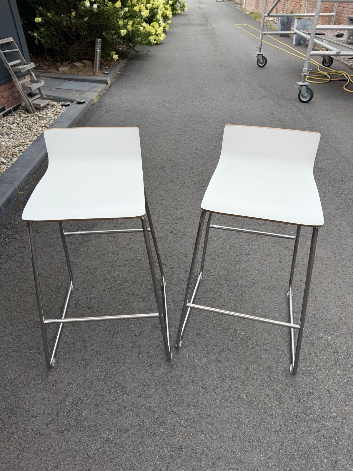 2x IKEA Sebastian barkrukken - Wit met metaal, 2 krukken, Ophalen, Gebruikt, Metaal