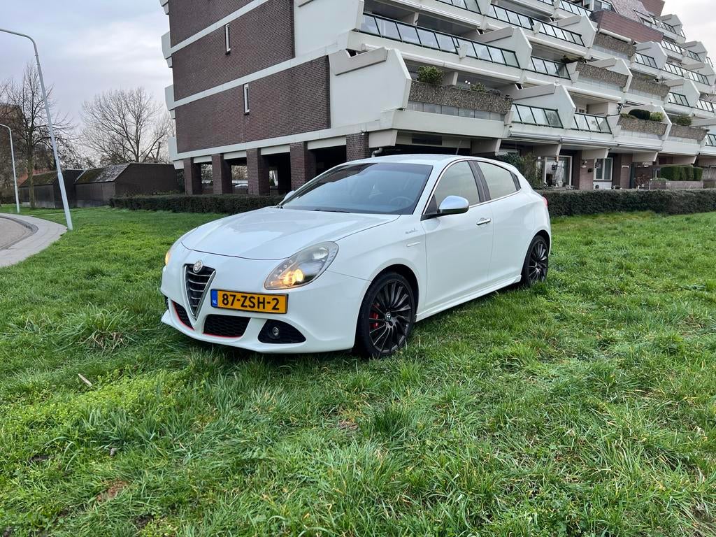 Alfa Romeo Giulietta limited1.4 Turbo Multi AIR TCT 2013 Wit, Auto's, Alfa Romeo, 1280 kg, 4 cilinders, Wit, Origineel Nederlands