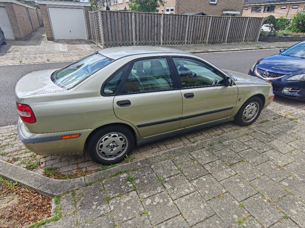 Volvo S40 1.8 2001 Beige, Auto's, Volvo, Voorwielaandrijving, Beige, 4 cilinders, Leder en Stof