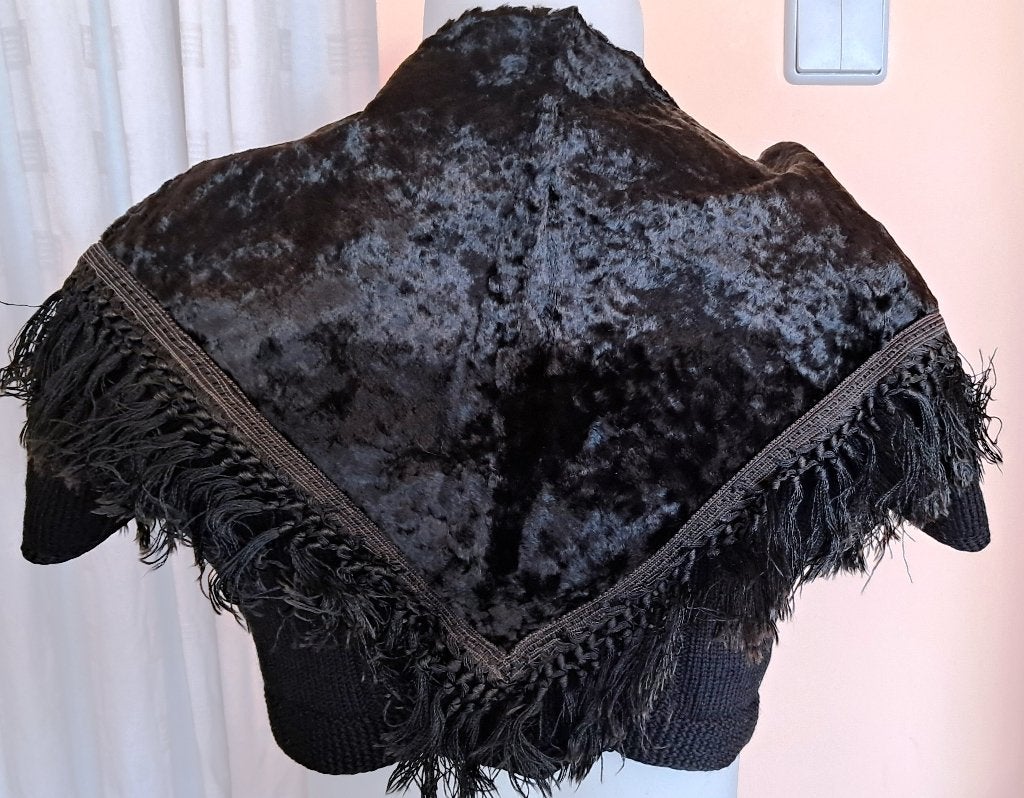 Zeeland Walcheren klederdracht omslagdoek fluweel-bont., Ophalen of Verzenden, Dames