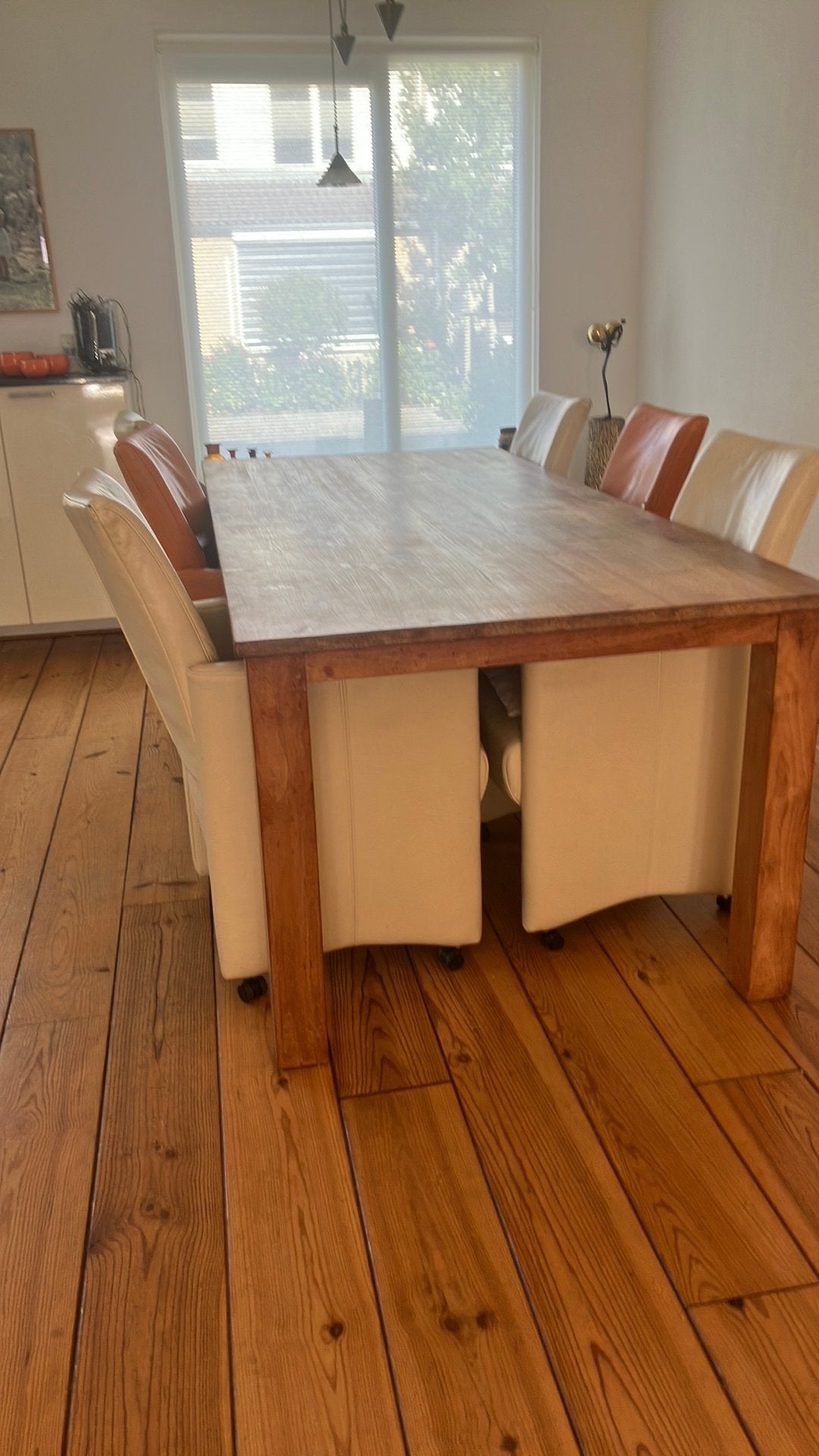 Eettafel set teakhout met leren stoelen en bronzen lamp, Ophalen, Gebruikt, Landelijk modern, 4 tot 6 stoelen