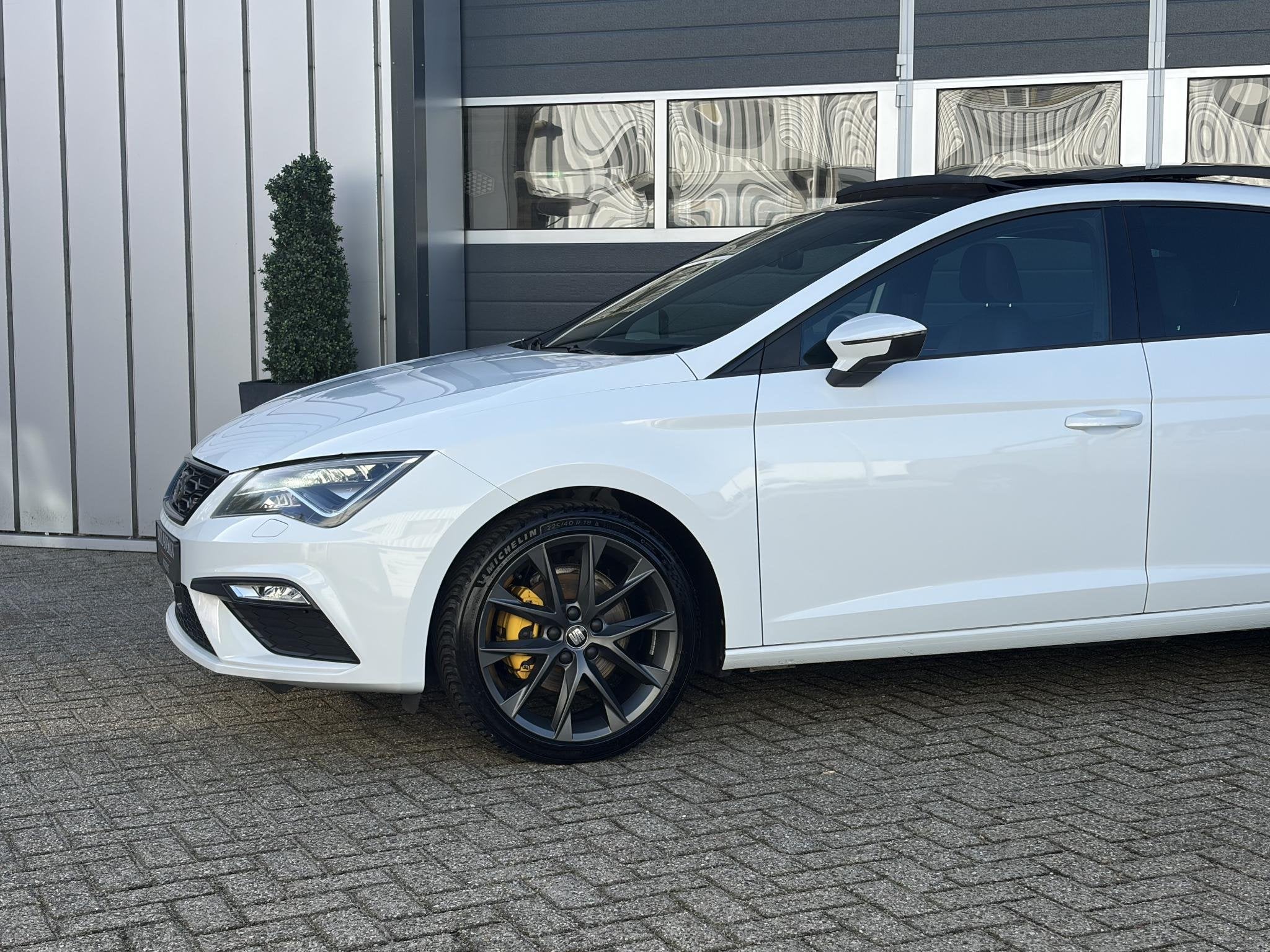 SEAT Leon 1.5 TSI FR Business Intense | LED | Pano | Virtual, Auto's, Euro 6, 4 cilinders, 150 pk, 19 km/l