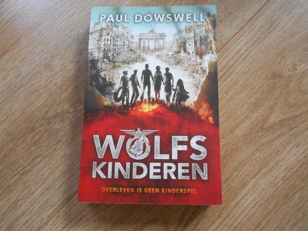 Paul Dowswell Wolfskinderen, Ophalen of Verzenden, Tweede Wereldoorlog, Zo goed als nieuw, Overige onderwerpen