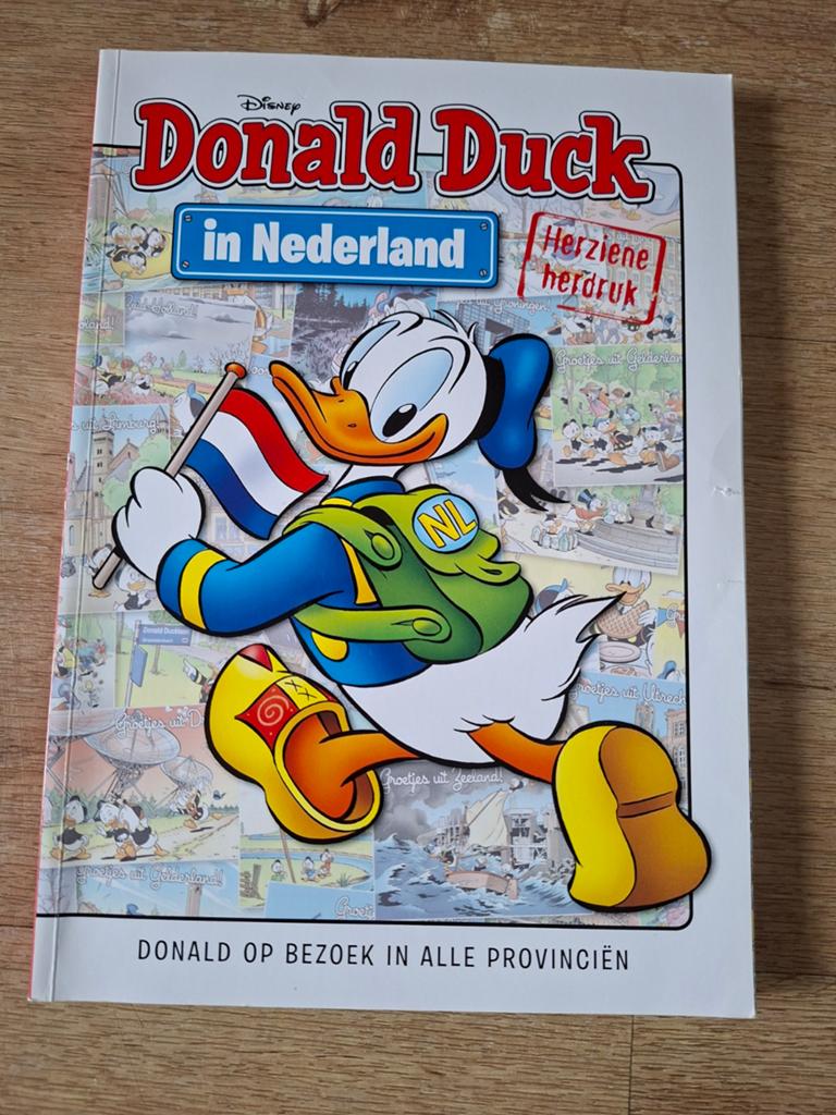 Donald Duck in Nederland  Herziene herdruk, Eén stripboek, Ophalen of Verzenden, Gelezen