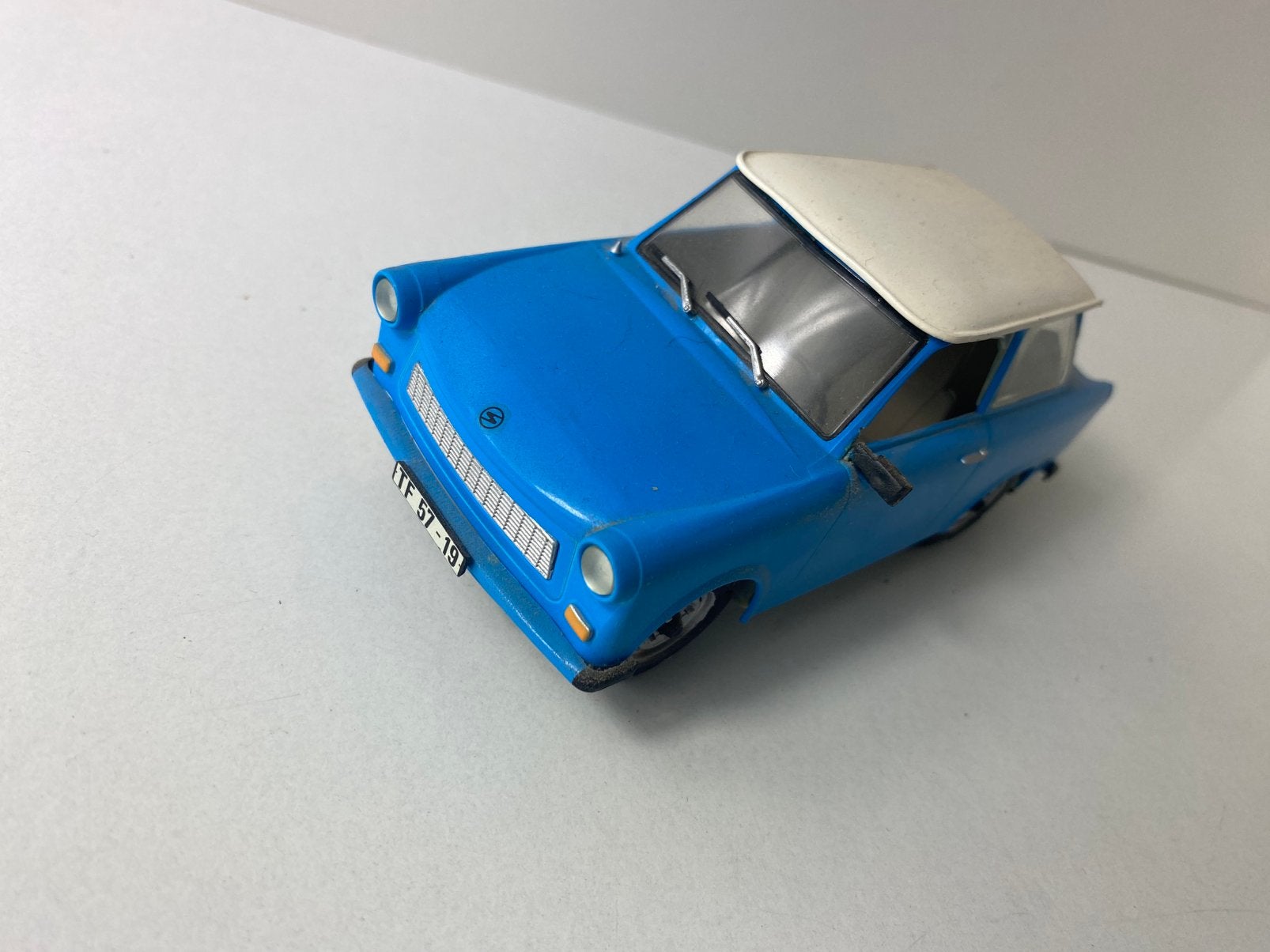 1:24 Trabant 601-mooi gebouwd plastic model- revell, Hobby en Vrije tijd, Modelauto's | 1:24, Ophalen of Verzenden, Auto, Revell