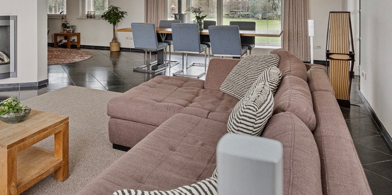 Bank, poef en teak bijzet tafeltjes, Ophalen, 250 tot 300 cm, Gebruikt, 125 tot 150 cm