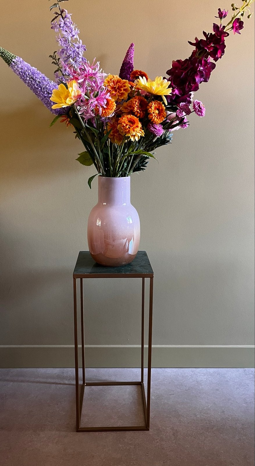 Elegante Plantenstandaard met Marmeren Blad - 25.5x25.5x58 c, Ophalen, Zo goed als nieuw, Goud, Metaal