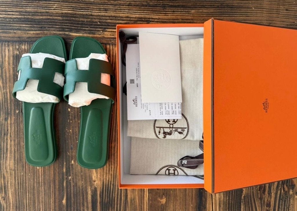 Hermes Oran sandal maat 40, Zo goed als nieuw, Hermes, Groen, Sandalen of Muiltjes
