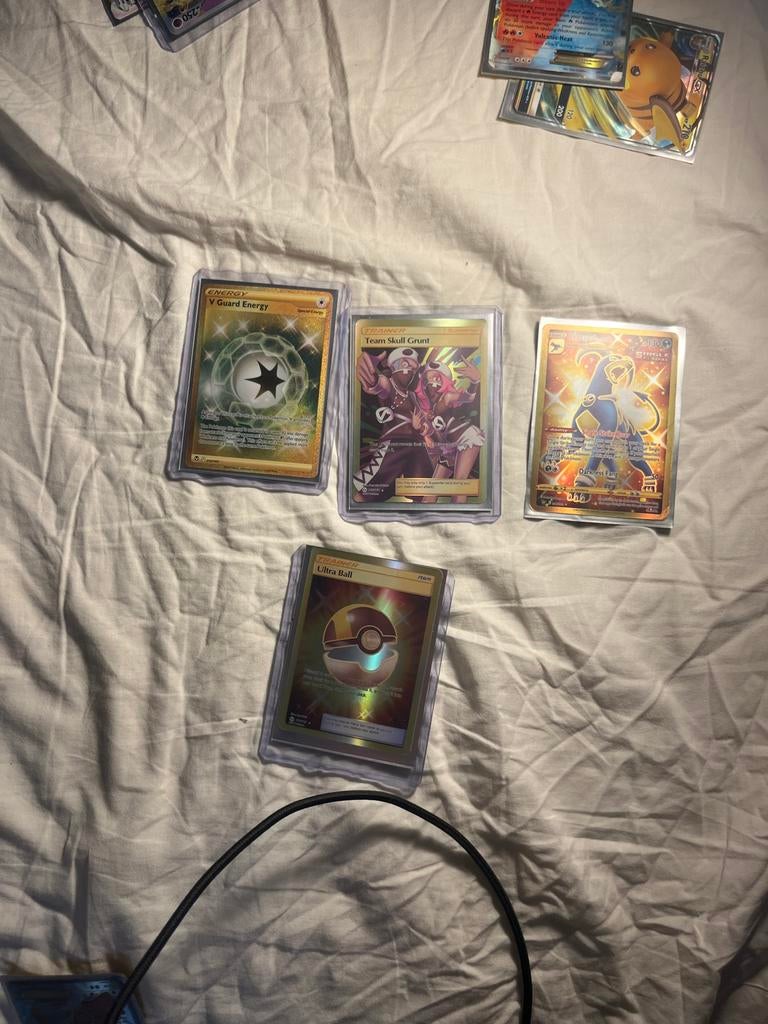 Pokémon TCG: V Guard Energy, Team Skull Grunt, Ultra Ball, Ophalen of Verzenden, Zo goed als nieuw, Meerdere kaarten, Foil